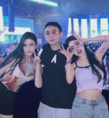 前女友爆料最新,一段被隐藏的恋情真相！”